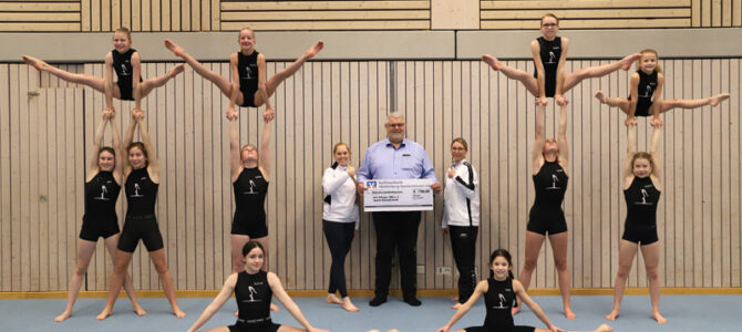Raiffeisenbank spendet 750 Euro  für die UFC-Sportakrobatik