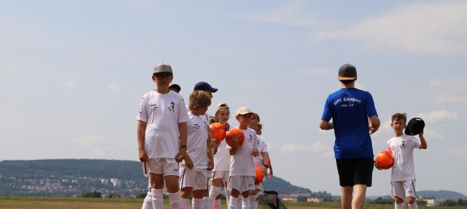 Komm in unser Team! Werde UFC-Fußballtrainer/in.