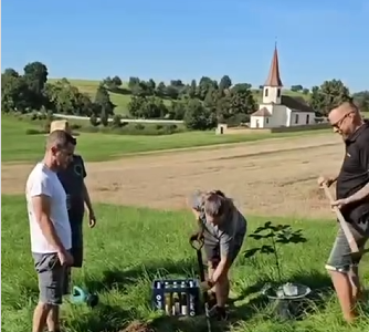 Der UFC Ellingen pflanzt einen Baum… (#Baumpflanz-Challenge 2025)