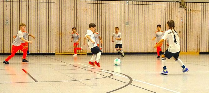 Überregional besetzter Freizeit-Hallenfußball-Turnierspaß in Ellingen