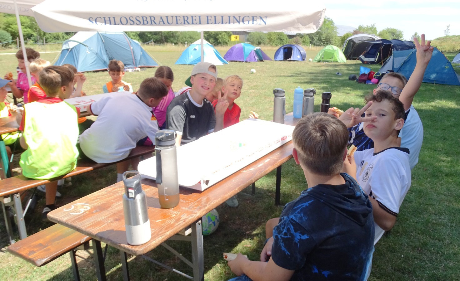 Kick & Camp 2026 – Fußballspaß und Übernachtung am Waldplatz: 31 Jungs und Mädels hatten viel Spaß beim Fußball-Erlebniswochenende des UFC